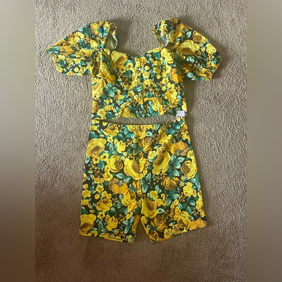 Urban Outfitter’s Two-Piece Floral Short Set. - Picture 1 of 8